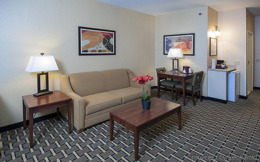 Holiday Inn Express Hotel & Suites Youngstown North-Warren/Niles By Ihg Room photo