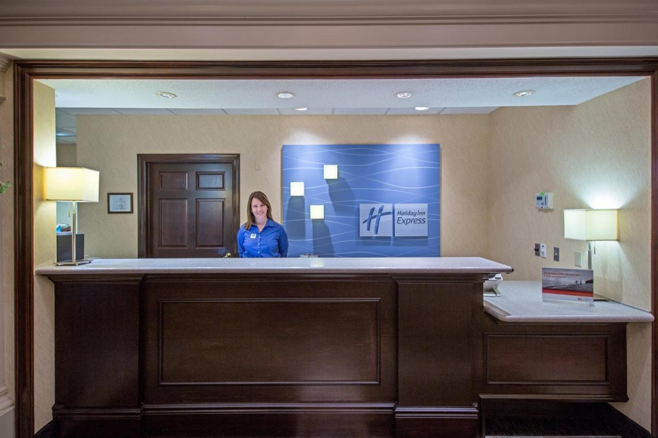 Holiday Inn Express Hotel & Suites Youngstown North-Warren/Niles By Ihg Exterior photo
